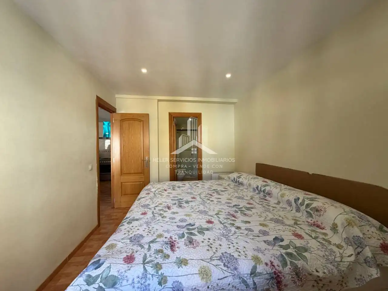 Dormitori de Apartament en venda en Vila-real amb Parquet, Terrassa i Traster