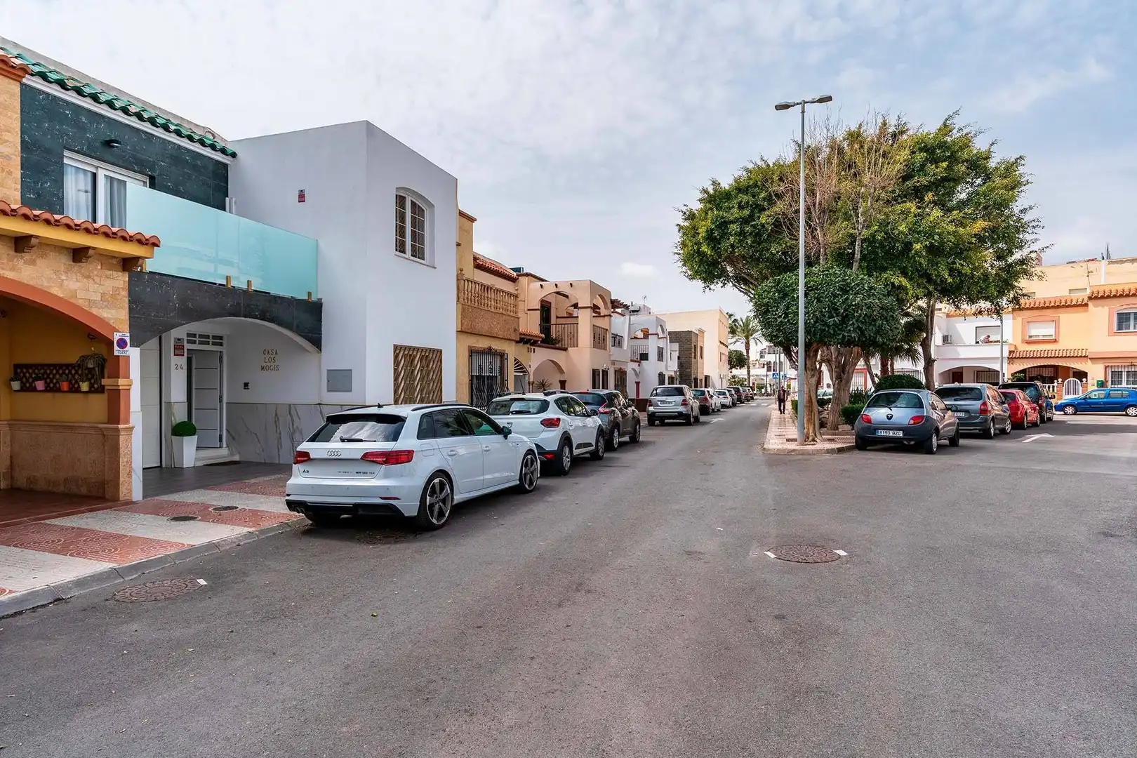 Exterior view of Houses for sale in Roquetas de Mar  with Air Conditioner and Terrace