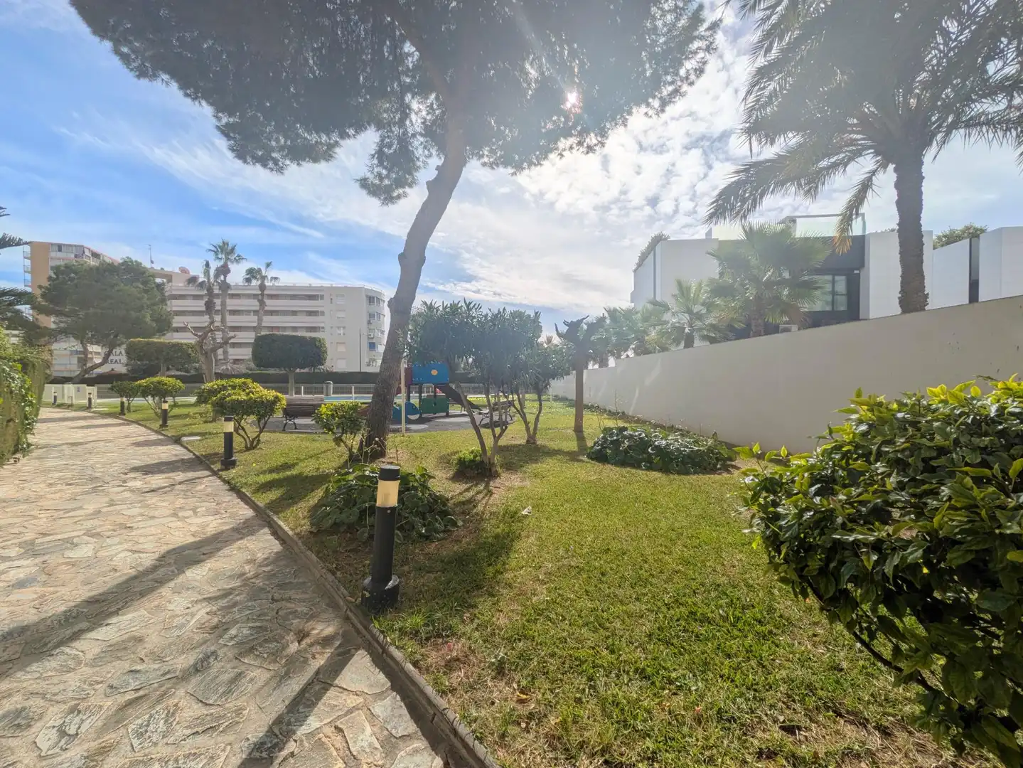 Vista exterior de Pis en venda en El Campello amb Balcó i Piscina comunitària