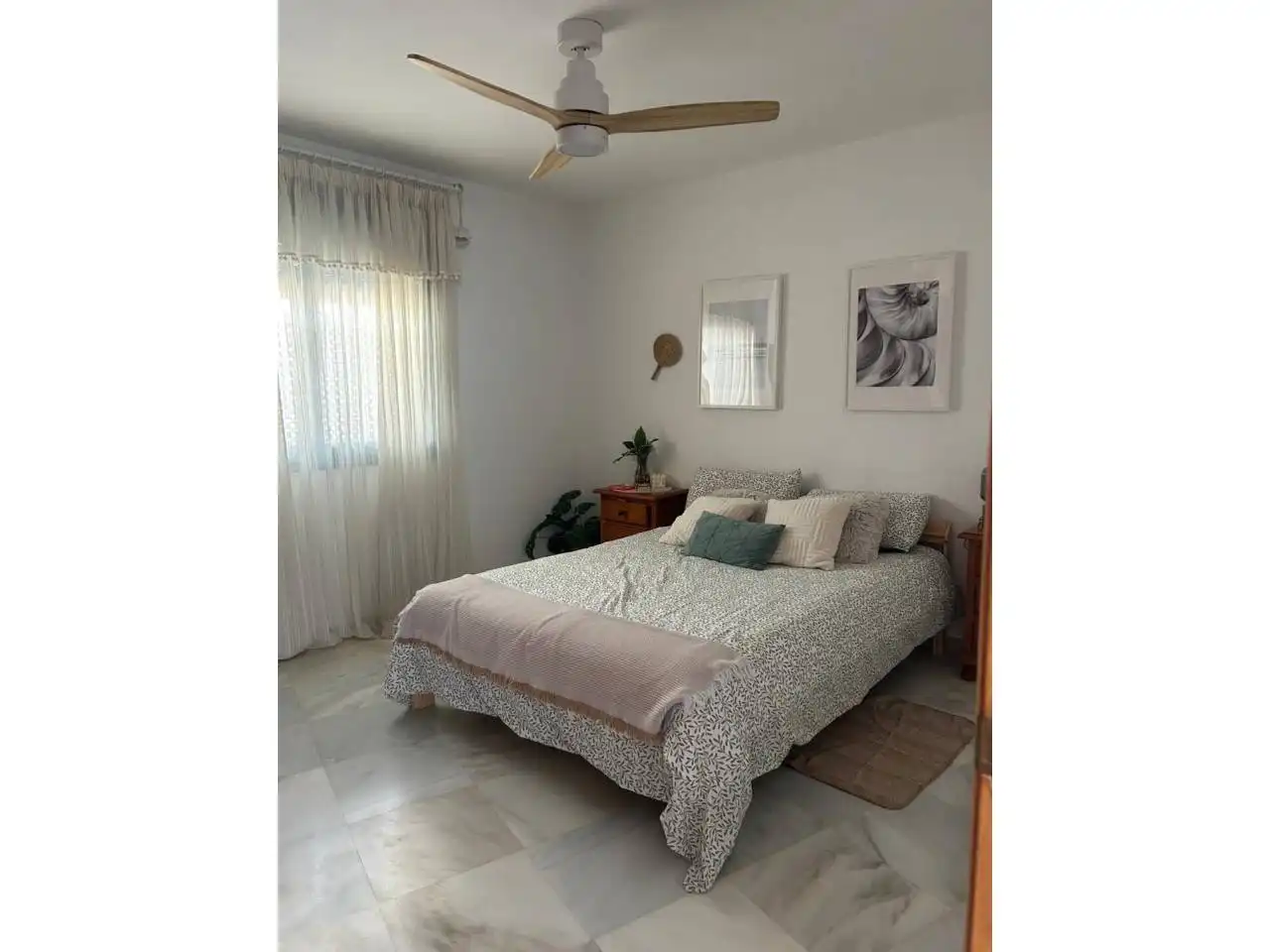 Habitación de Apartamento de alquiler en Benalmádena con Aire acondicionado, Calefacción y Terraza