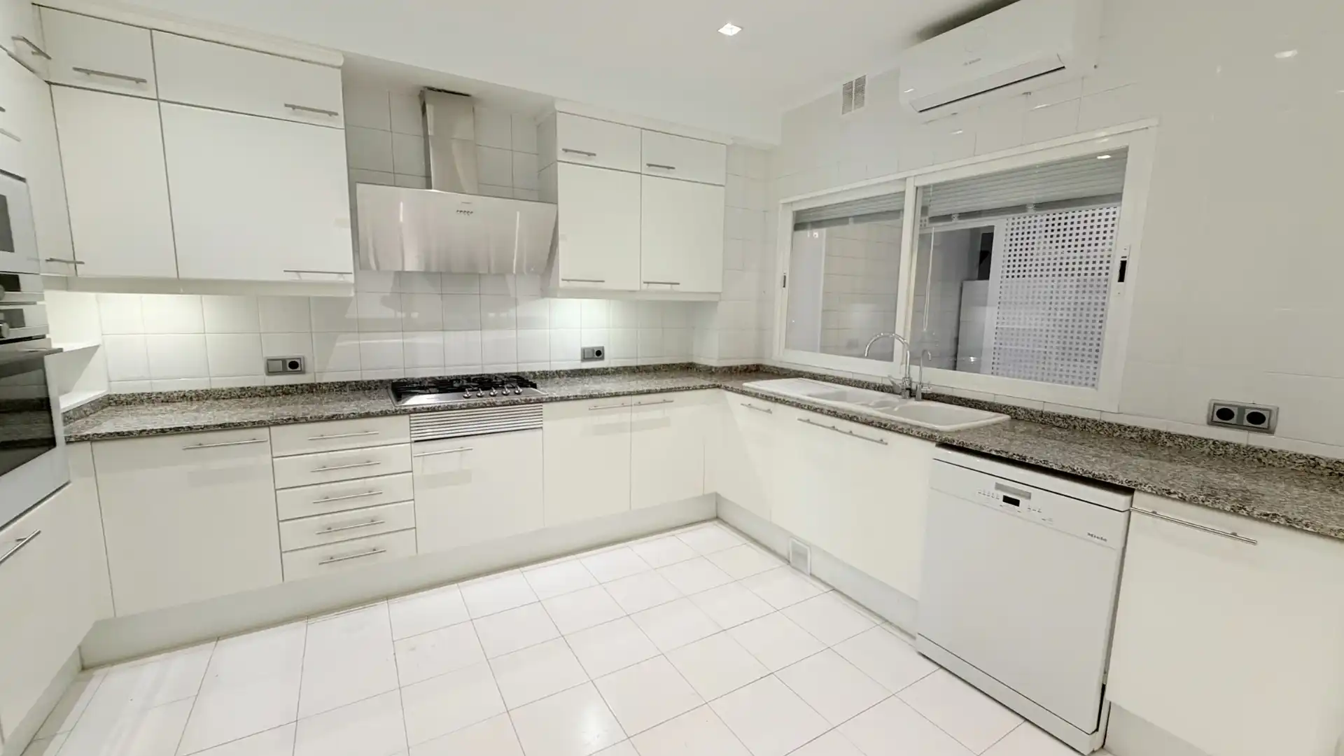 Kitchen of Flat for rent in  Palma de Mallorca  with Air Conditioner, Terrace and Oven