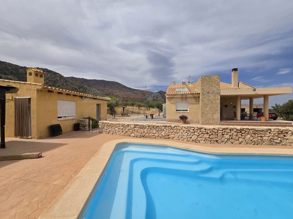 Piscina de Casa o xalet en venda en Salinas amb Jardí privat, Terrassa i Piscina