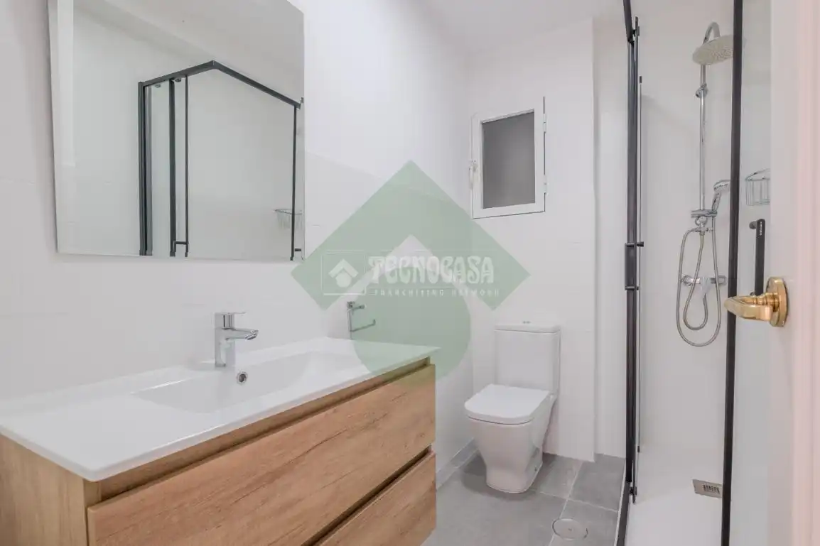 Baño de Piso de alquiler en Madrid con Aire acondicionado