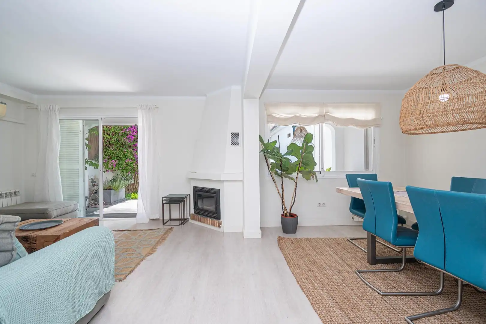 Sala de estar de Casa adosada en venta en Calvià con Calefacción, Jardín privado y Parquet