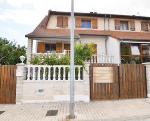 Exterior view of Single-family semi-detached for sale in Cabrerizos  with Terrace