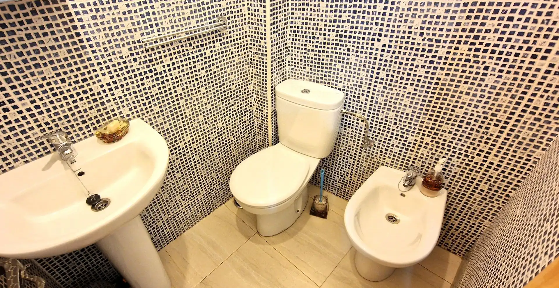 Badezimmer von Einfamilien-Reihenhaus zum Verkauf in Jarandilla de la Vera mit Klimaanlage, Terrasse und Möbliert