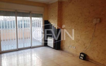 Living room of Planta baja for sale in Santa Perpètua de Mogoda  with Terrace and Balcony