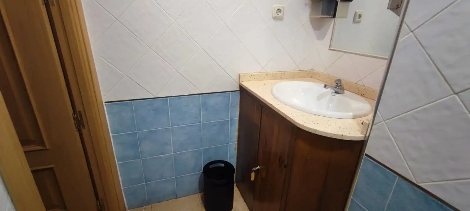 Baño de Local en venta en Alcalá de Henares con Aire acondicionado