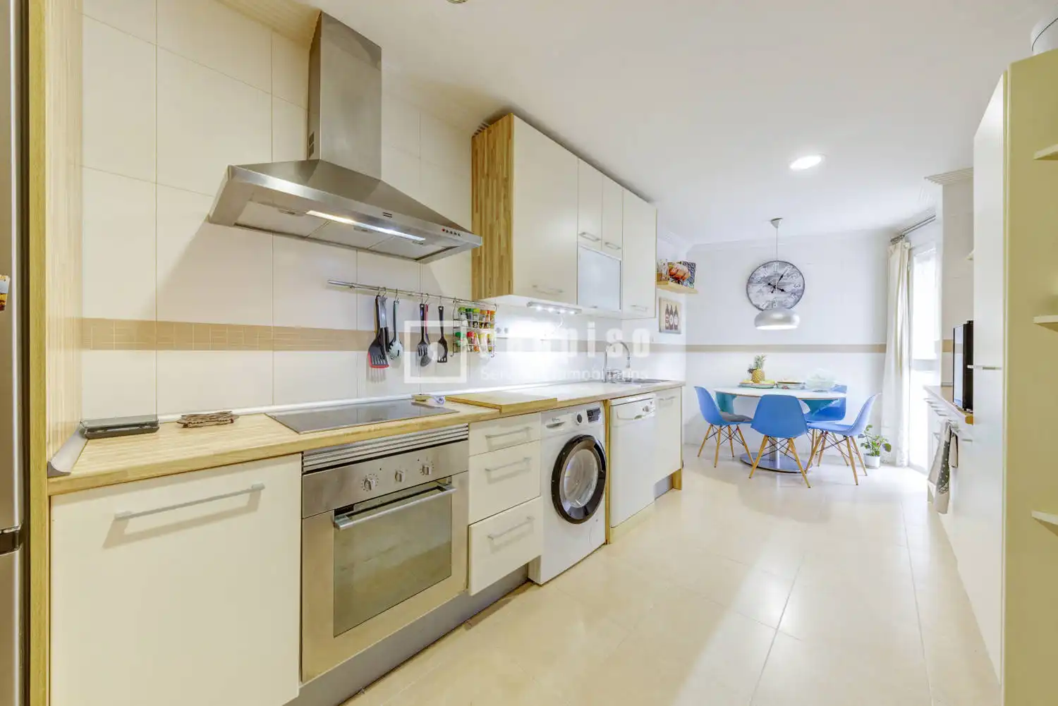 Küche von Wohnung zum Verkauf in Boadilla del Monte mit Klimaanlage, Heizung und Privatgarten