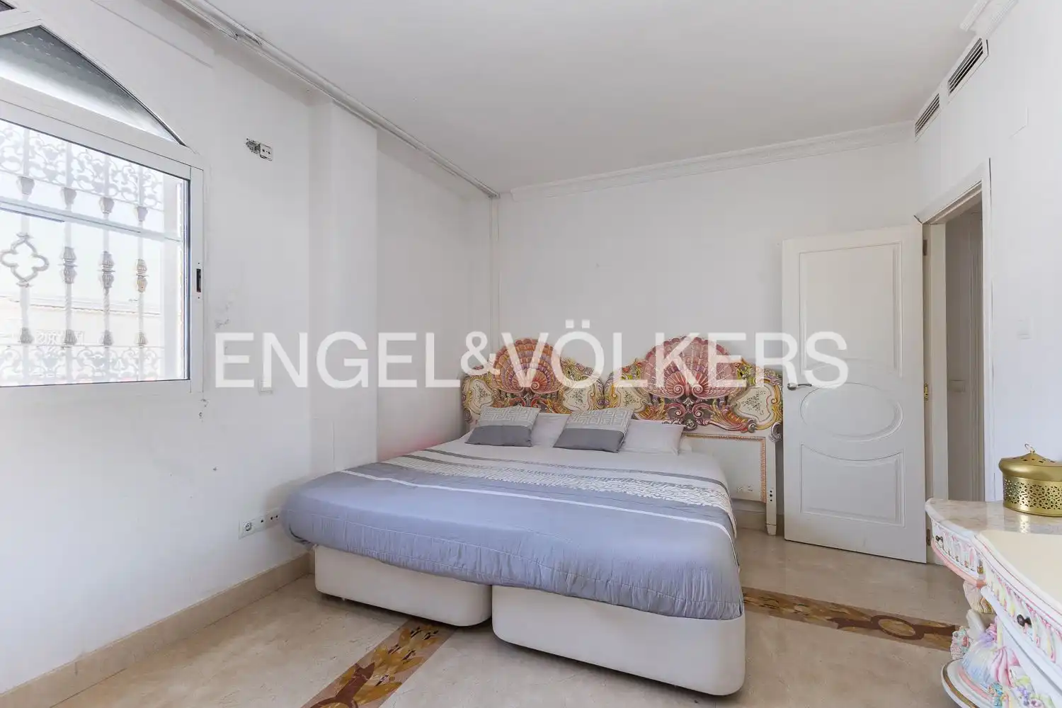 Dormitori de Casa o xalet en venda en Valencia amb Aire condicionat, Calefacció i Terrassa