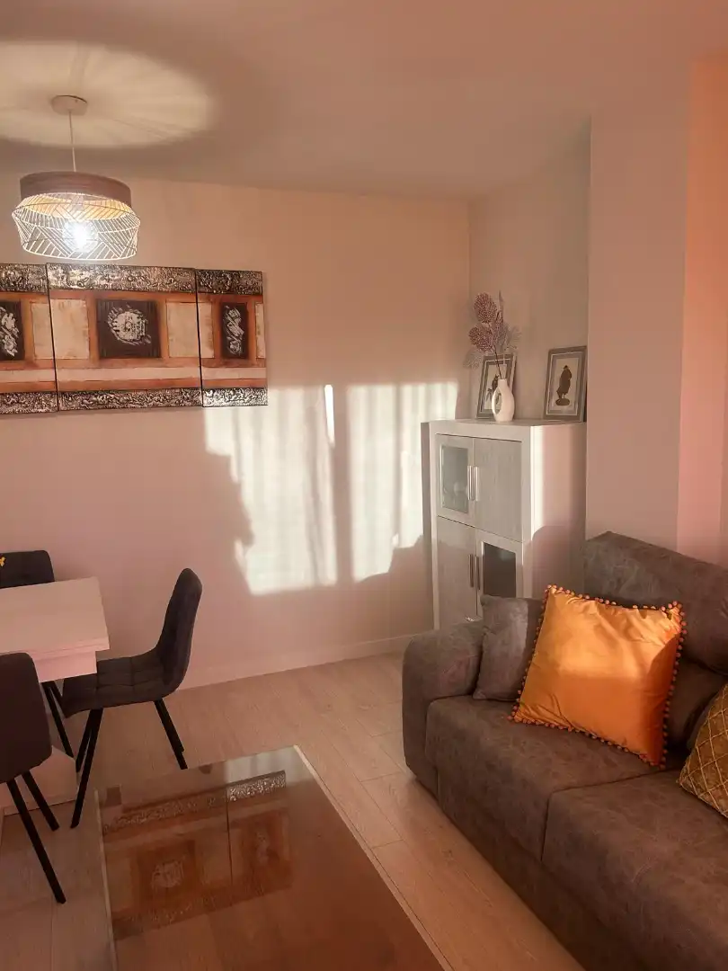 Sala de estar de Piso de alquiler en Dos Hermanas con Aire acondicionado, Terraza y Amueblado