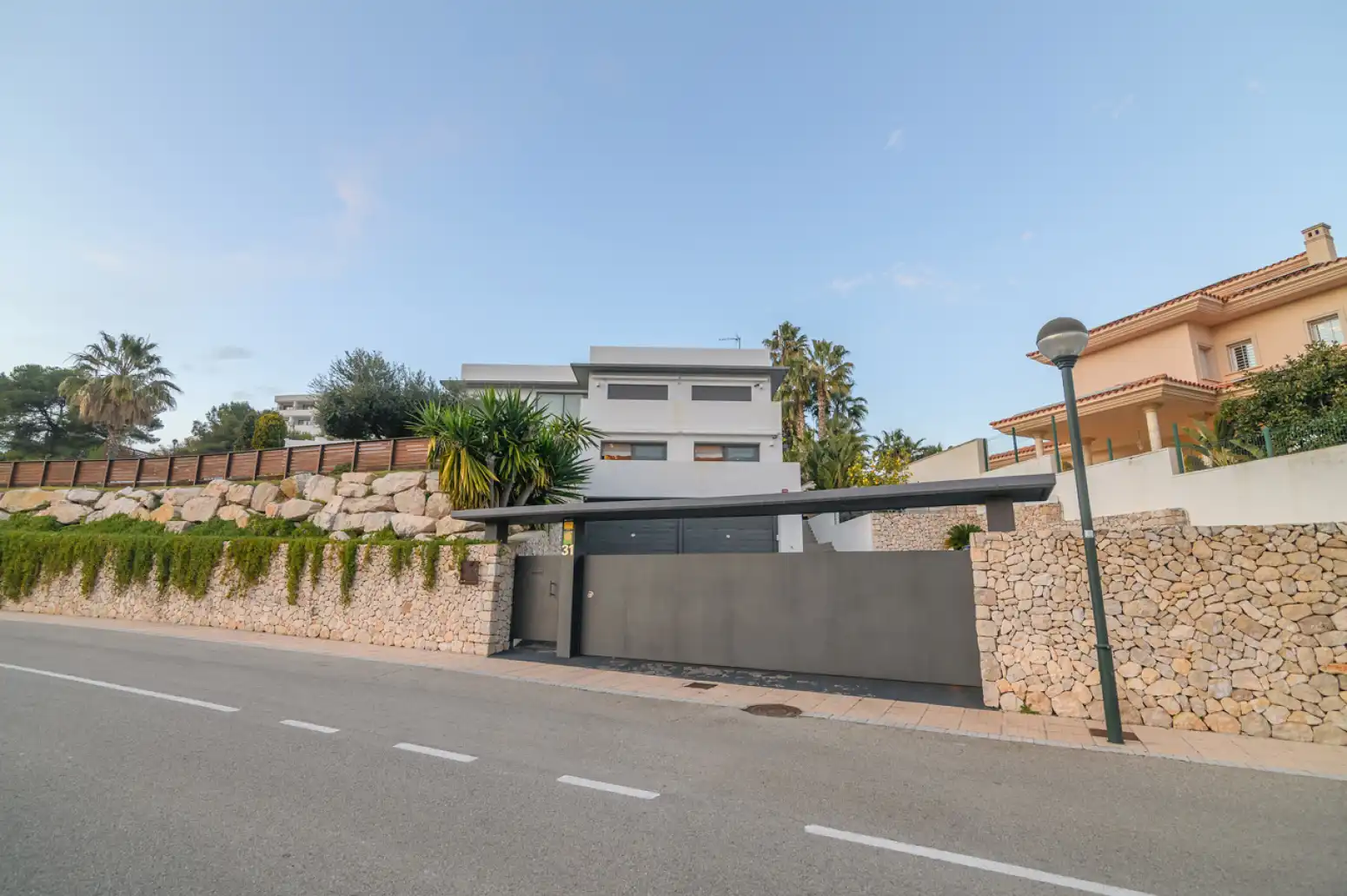 Vista exterior de Casa o xalet en venda en Sitges amb Terrassa, Traster i Piscina