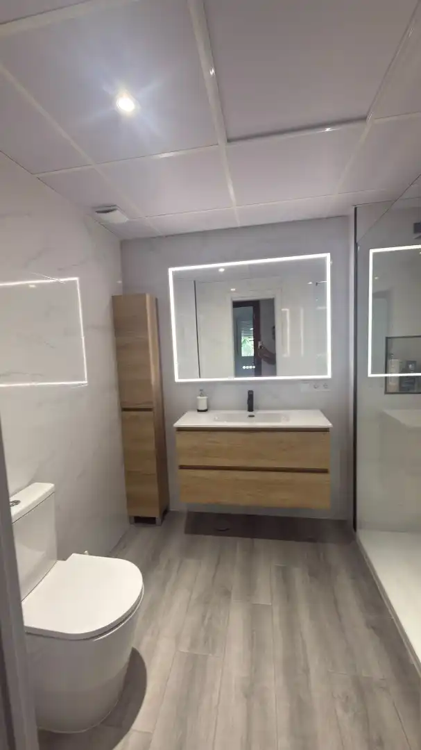 Badezimmer von Wohnung zur Miete in Centro