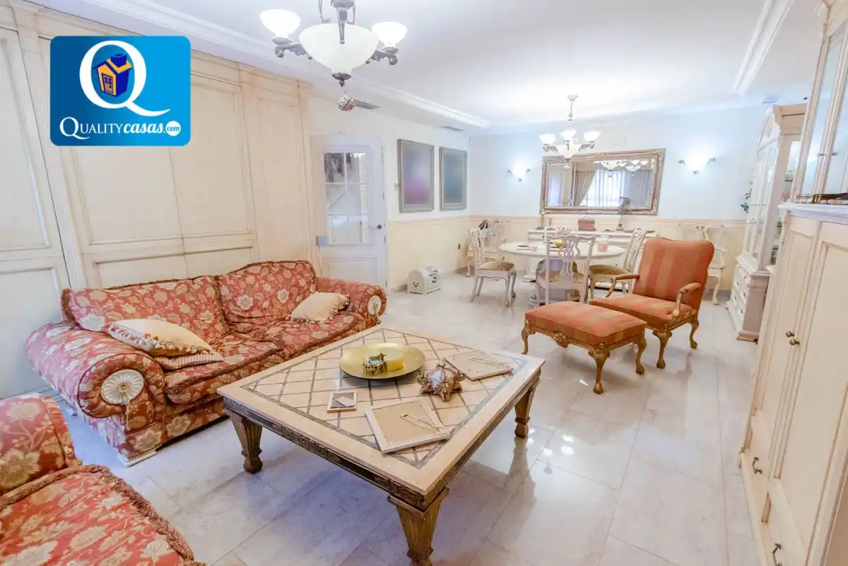 Sala de estar de Casa adosada en venta en Crevillent con Aire acondicionado, Terraza y Trastero