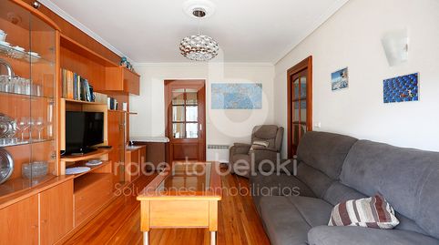 Tres habitaciones, dos balcones y vistas despejadas en Deba, imatge 5