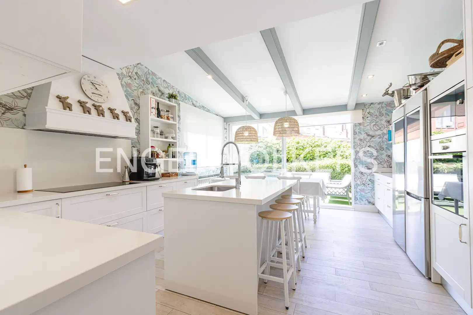 Cocina de Casa adosada en venta en Madrid con Aire acondicionado, Calefacción y Jardín privado