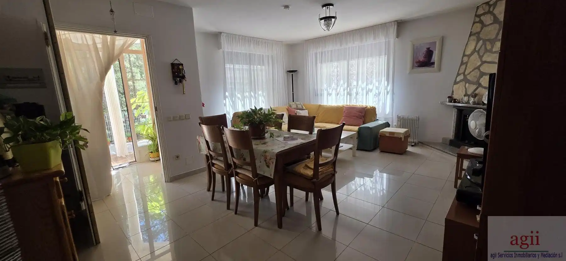 Sala d'estar de Casa o xalet en venda en Trillo amb Calefacció, Terrassa i Balcó