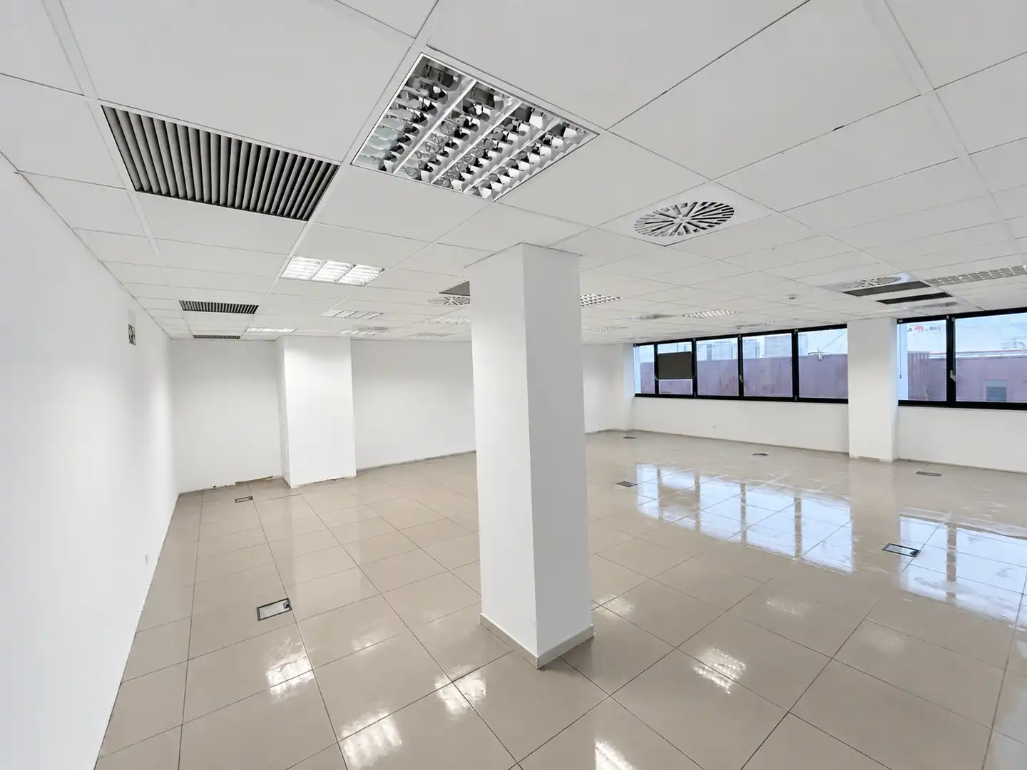 Office space with lift to rent in Polígono Parque Empresarial la Muga 11