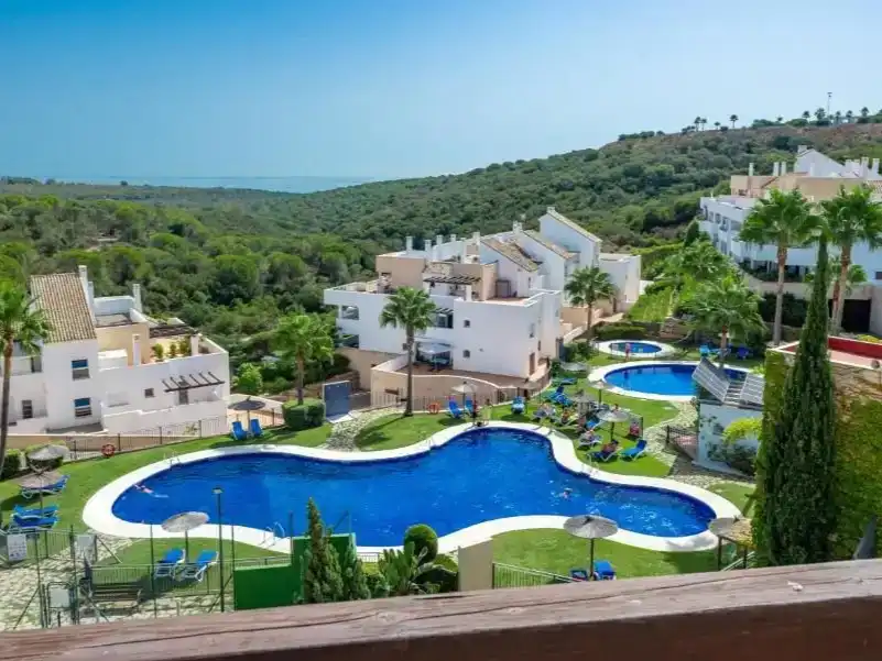 Vista exterior de Piso en venta en La Alcaidesa con Aire acondicionado, Piscina y Balcón