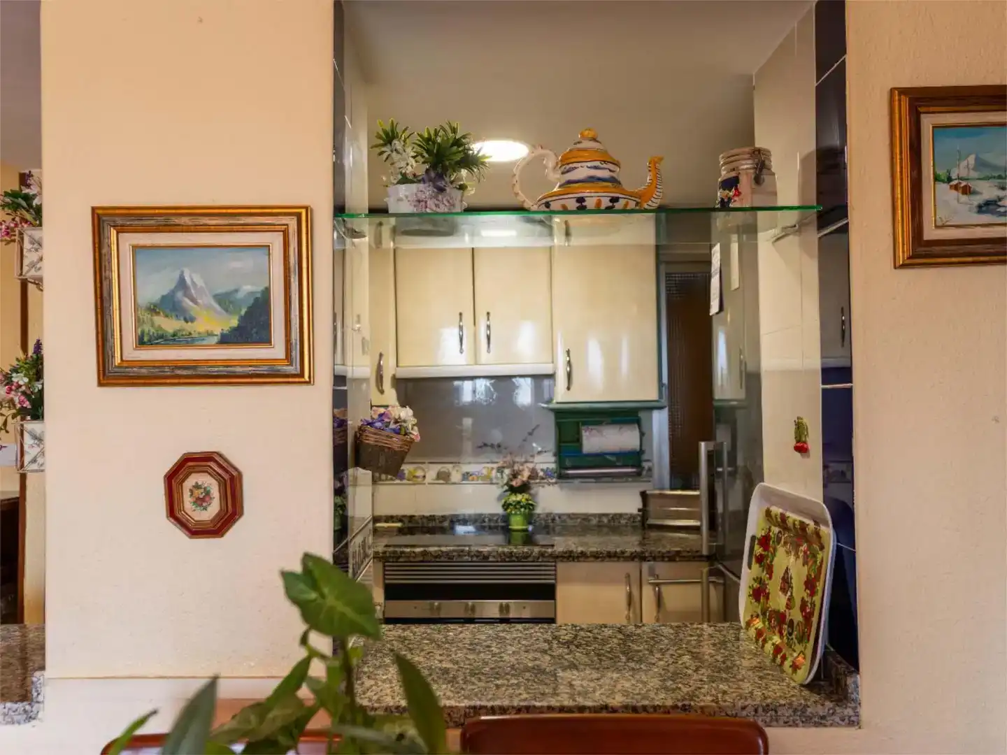Cuina de Apartament de lloguer en Almuñécar amb Piscina i Moblat