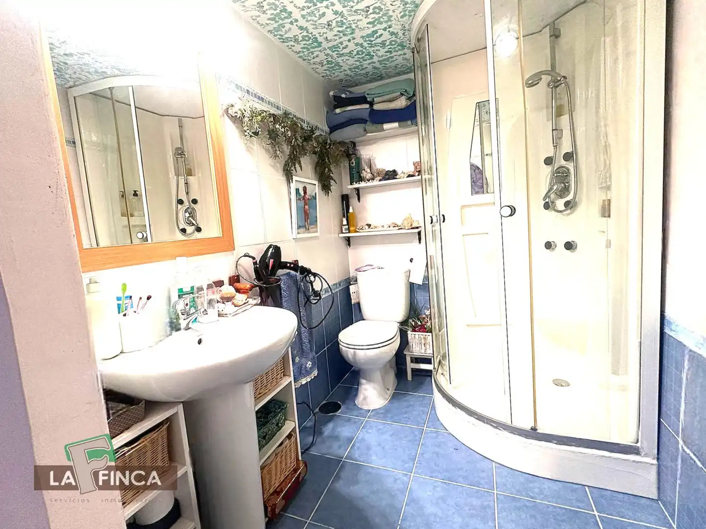 Bathroom of Flat for sale in Oviedo   with Heating and Furnished