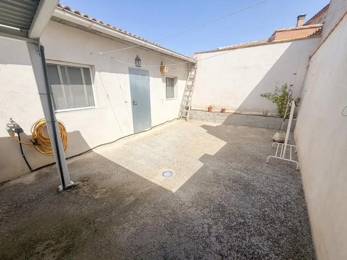 Terrassa de Casa o xalet en venda en Menasalbas amb Calefacció, Jardí privat i Traster