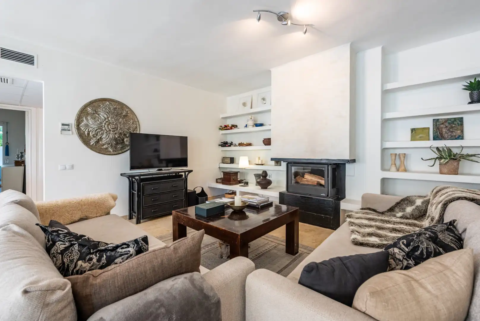 Sala d'estar de Planta baixa en venda en Marbella amb Aire condicionat, Terrassa i Piscina