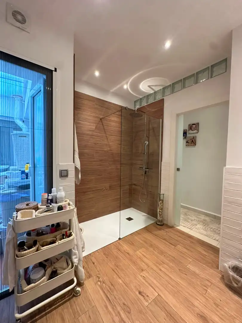 Bathroom of Ground floor for sale in Badalona  with Air Conditioner, Heating and Terrace