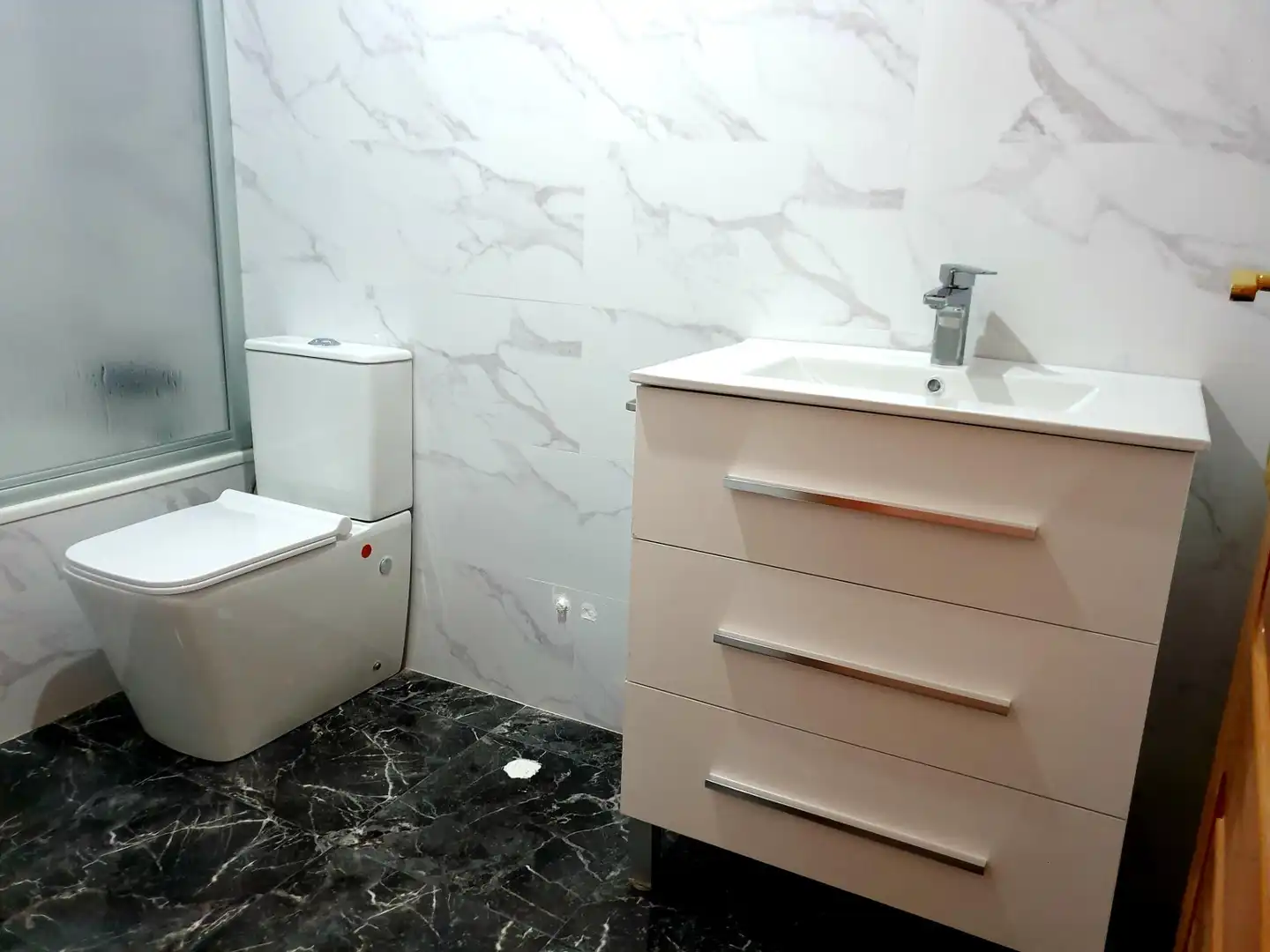 Baño de Piso en venta en Crevillent con Calefacción y Balcón