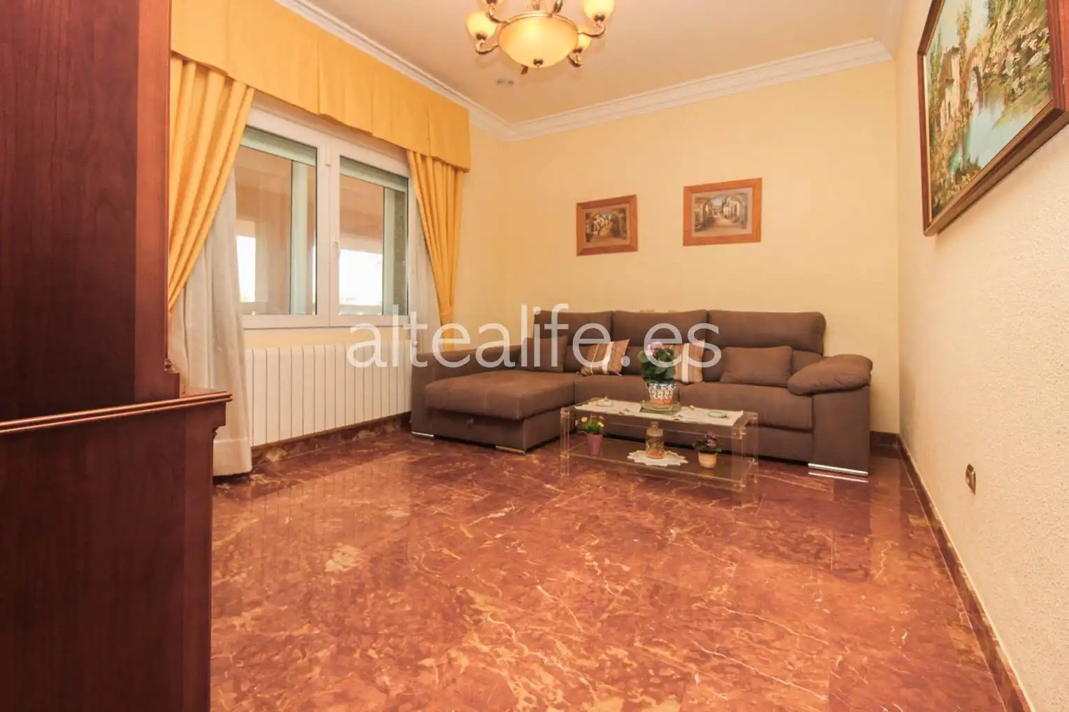 Sala de estar de Casa o chalet en venta en L'Alfàs del Pi con Aire acondicionado, Calefacción y Jardín privado