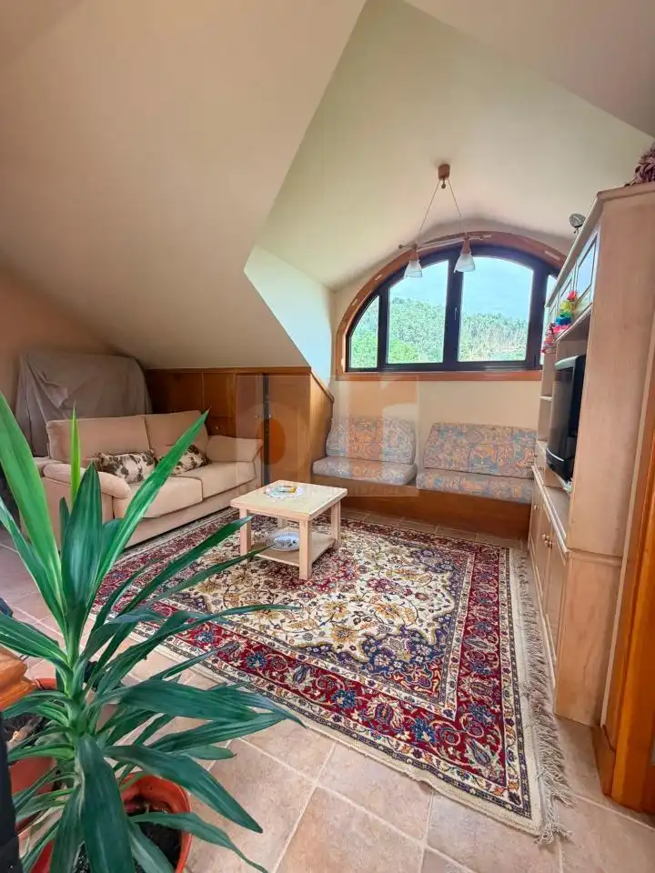 Sala d'estar de Casa o xalet de lloguer en Moaña amb Calefacció, Jardí privat i Terrassa