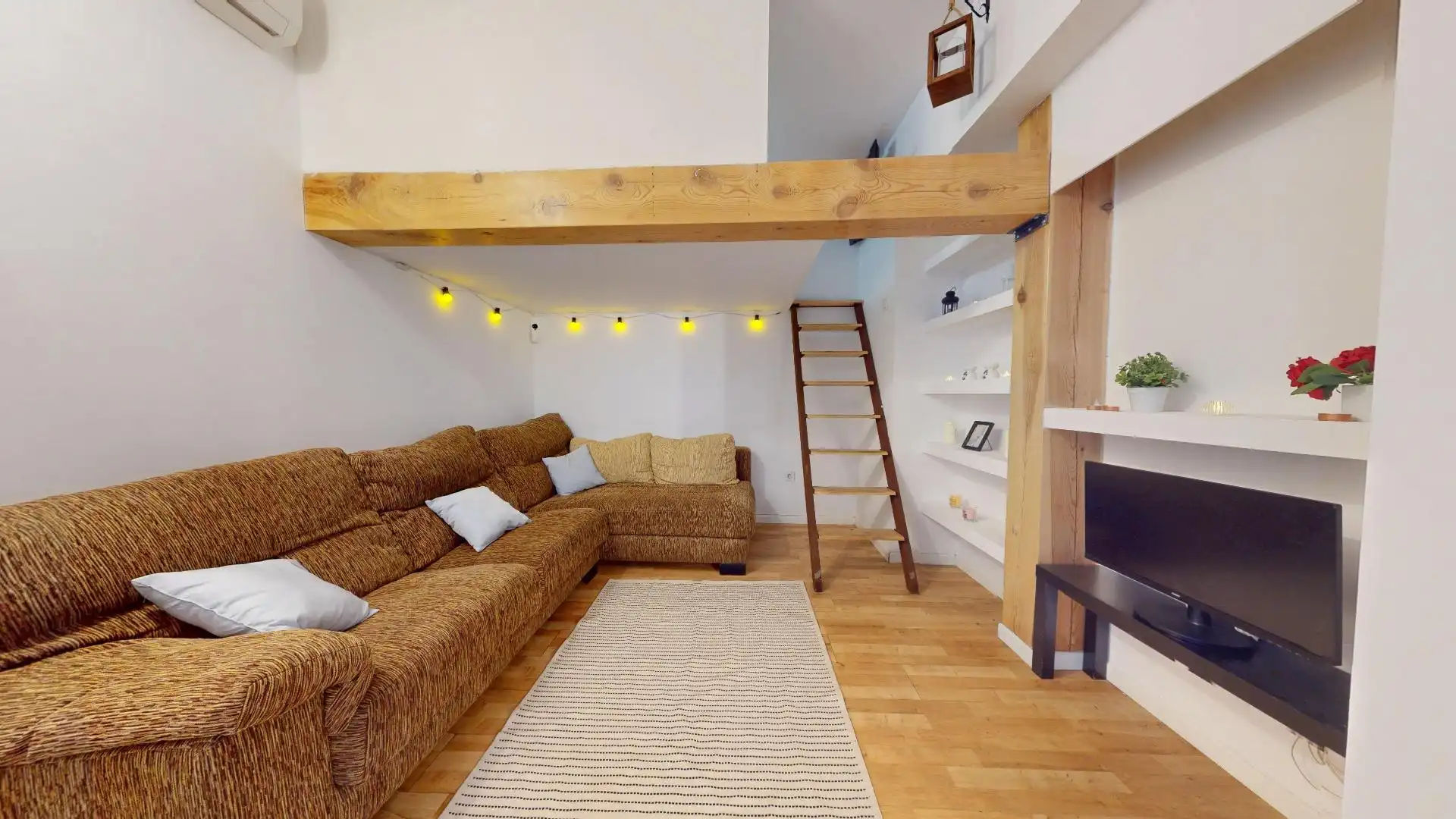 Sala d'estar de Local en venda en Madrid amb Aire condicionat i Moblat