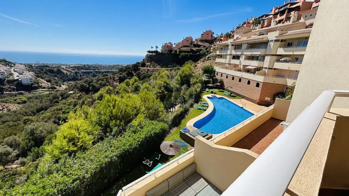 Apartament amb piscina en venda a Calahonda