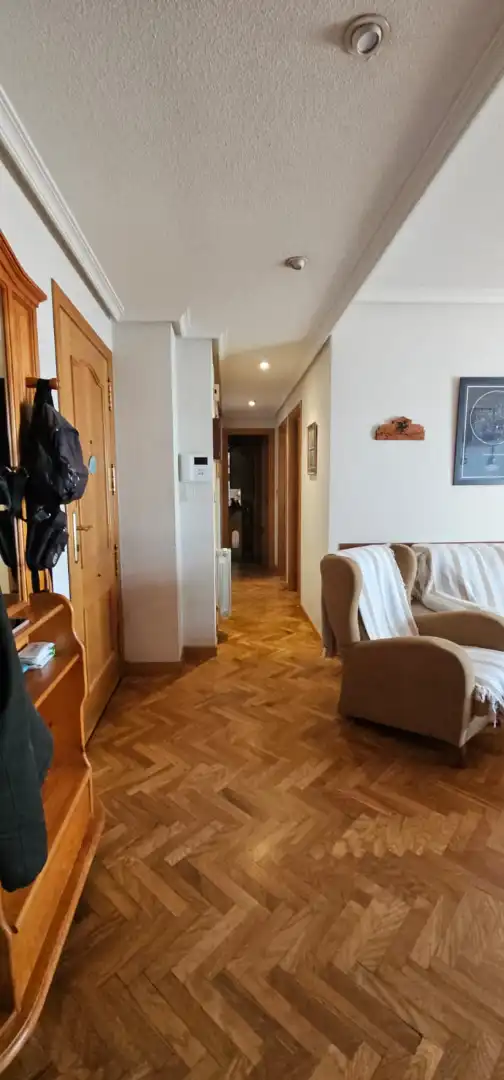 Appartement compact avec ascenseur à louer à Avenida Primero de Mayo, imagen 2