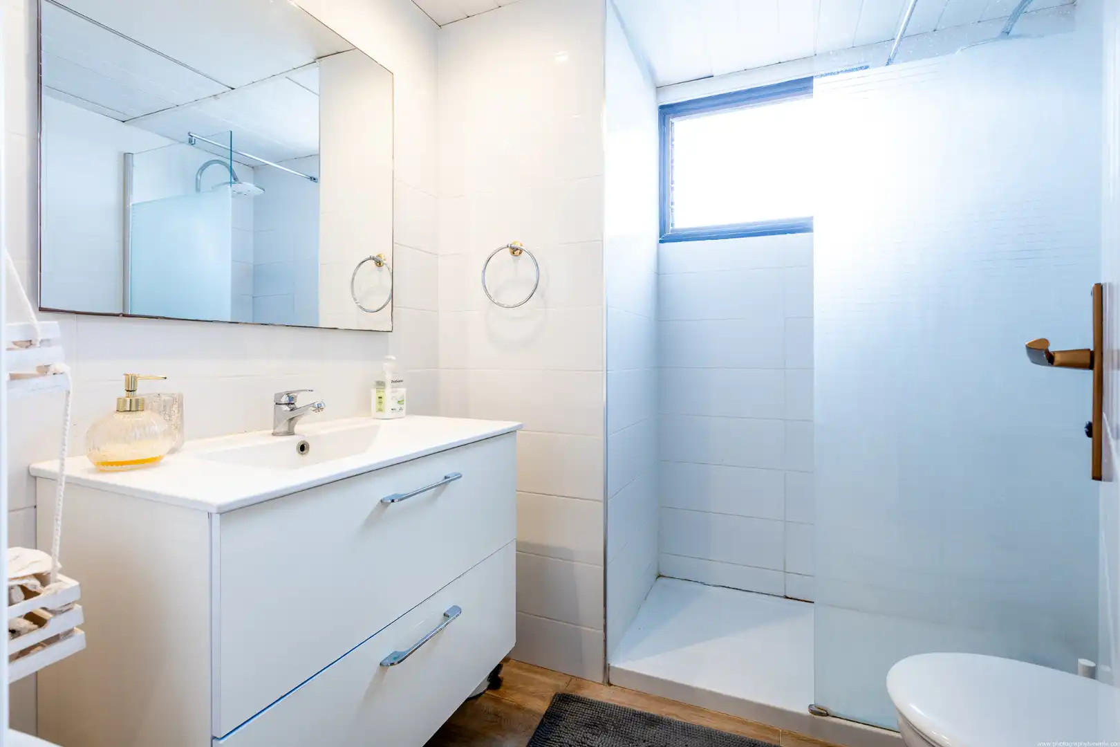 Baño de Apartamento de alquiler en Arona con Aire acondicionado, Calefacción y Parquet