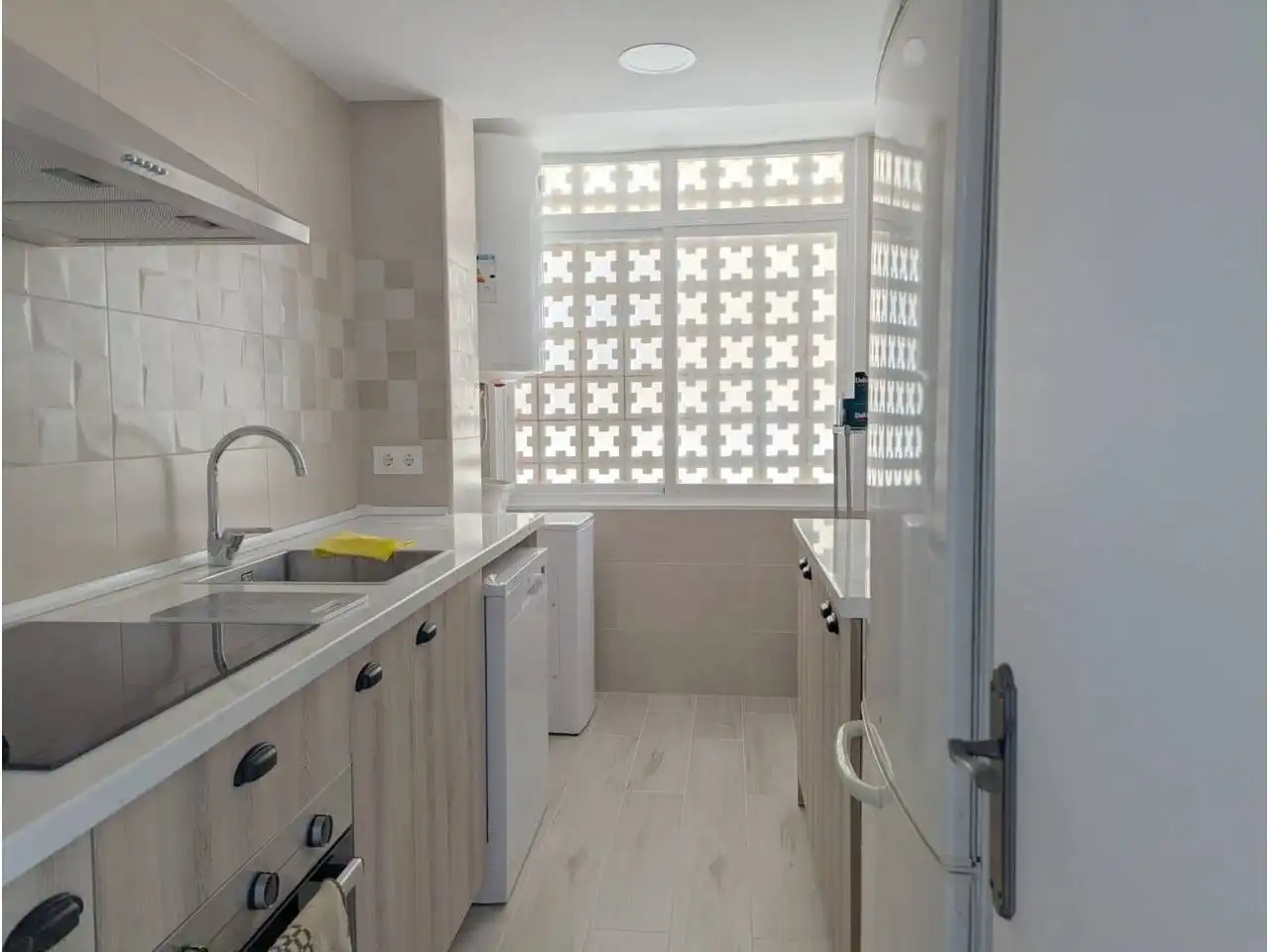 Cocina de Piso de alquiler en Vilanova i la Geltrú con Jardín privado, Terraza y Amueblado
