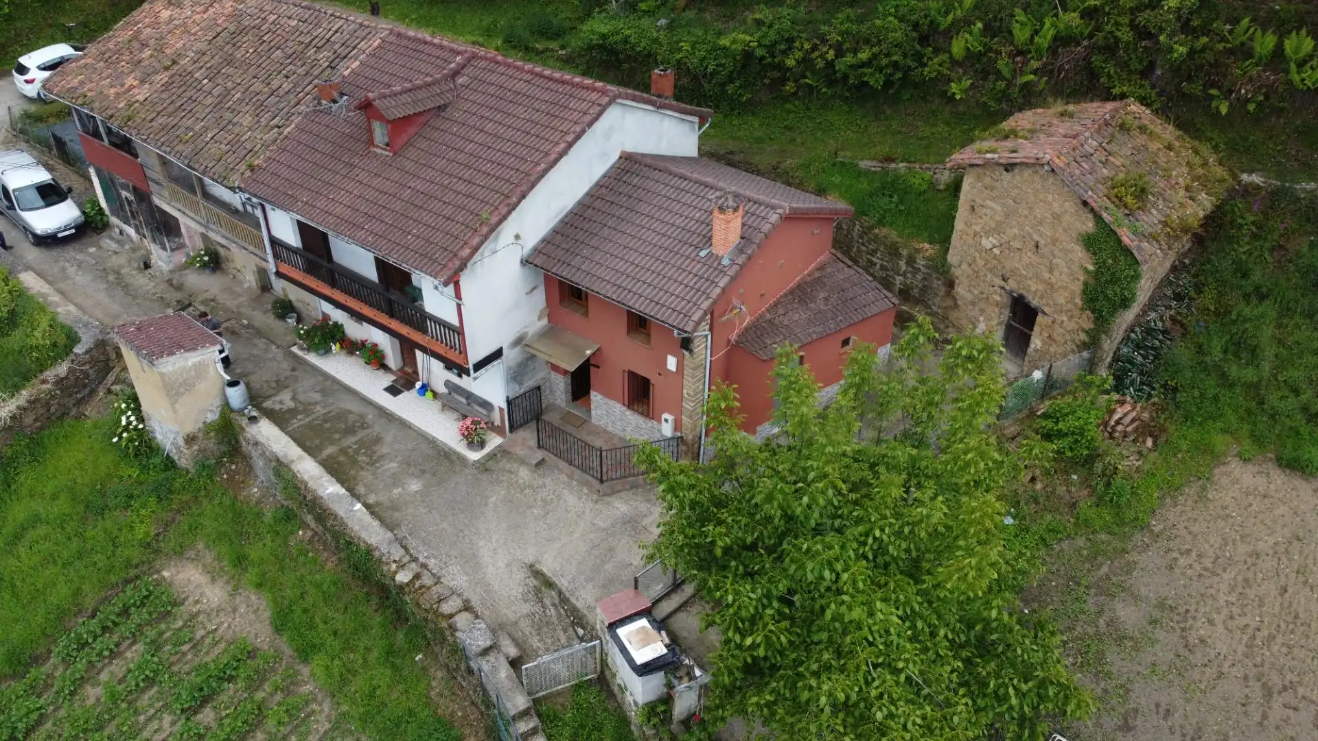 Vista exterior de Finca rústica en venda en San Martín del Rey Aurelio amb Calefacció