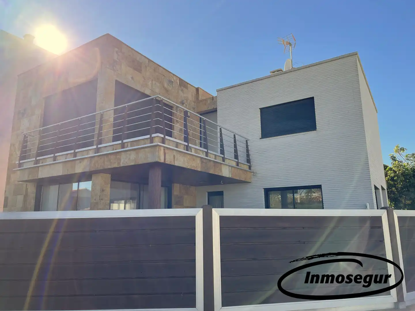 Vista exterior de Casa o xalet en venda en Cambrils amb Aire condicionat, Calefacció i Jardí privat