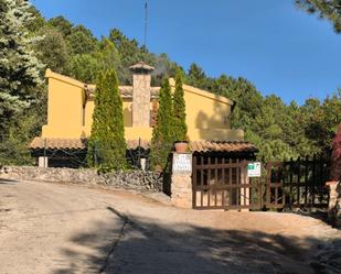 Außenansicht von Haus oder Chalet miete in Riópar mit Heizung, Privatgarten und Terrasse