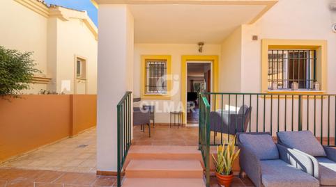 Foto 2 de Casa adosada en venta en Los Pacos, Fuengirola