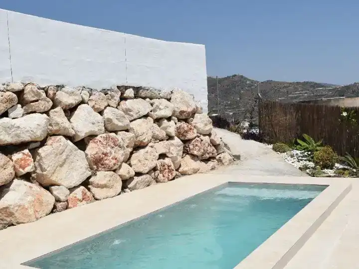 Piscina de Casa o chalet de alquiler en Algarrobo con Aire acondicionado, Jardín privado y Trastero