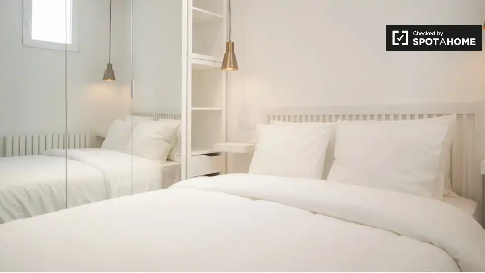 Bedroom of Flat for rent in Madrid  with Air Conditioner, Heating and Furnished