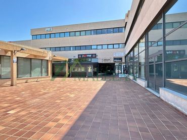 Büro mit Aufzug zur Miete in Europolis
