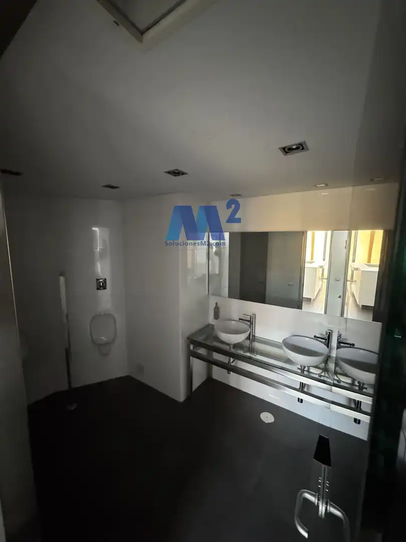 Baño de Nave industrial en venta en Alcobendas