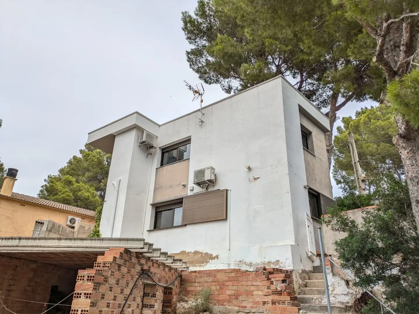 Exterior view of Houses for sale in El Vendrell  with Air Conditioner