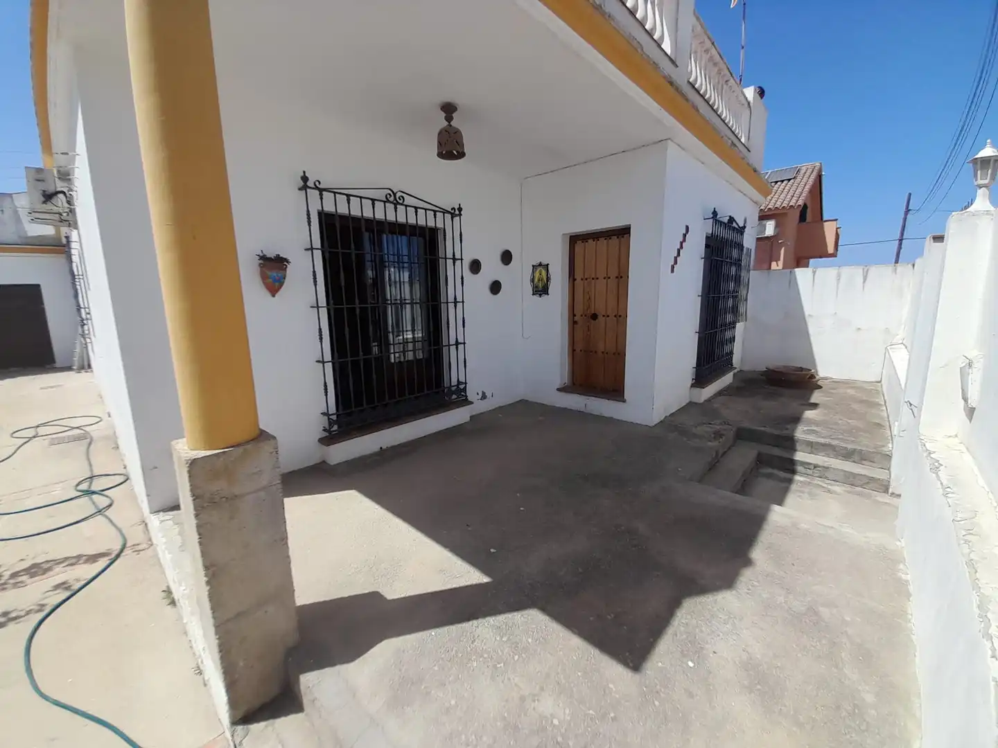 Vista exterior de Casa o xalet en venda en Chipiona amb Calefacció