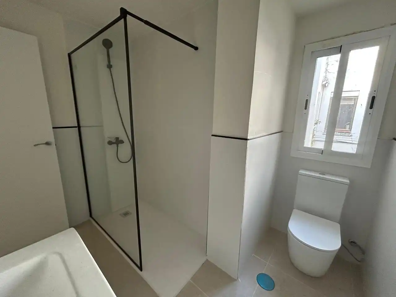 Bathroom of Flat for share in San Juan de Aznalfarache  with Furnished