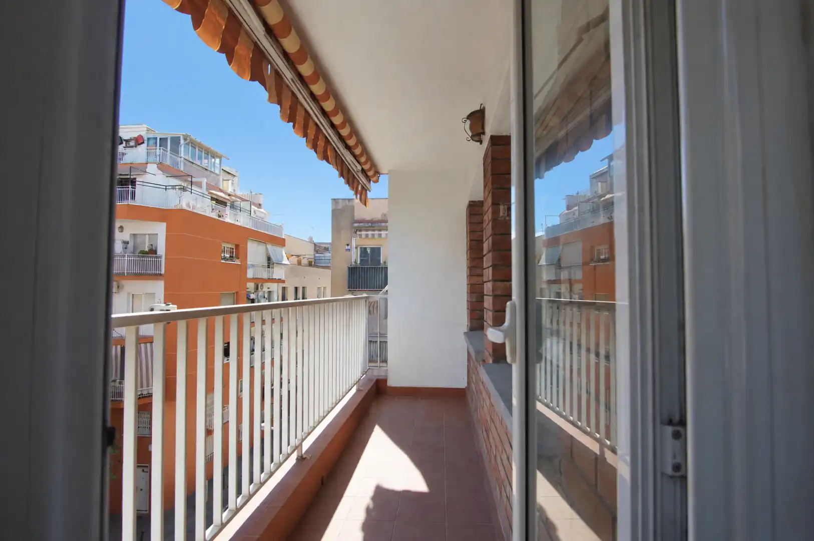 Flat with terrace for sale in Carrer de Flix