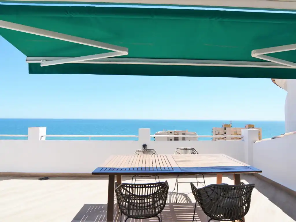 Terrasse von Wohnungen zur Miete in Fuengirola mit Klimaanlage, Schwimmbad und Möbliert