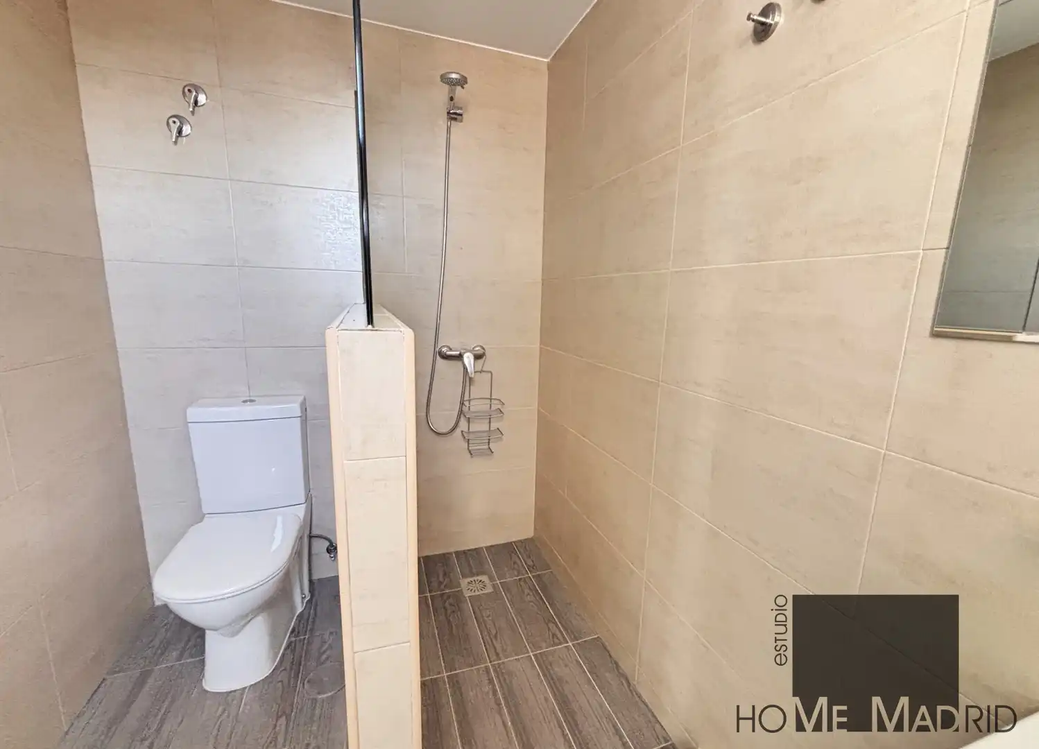 Bathroom of Flat for rent in Madrid  with Air Conditioner, Heating and Terrace